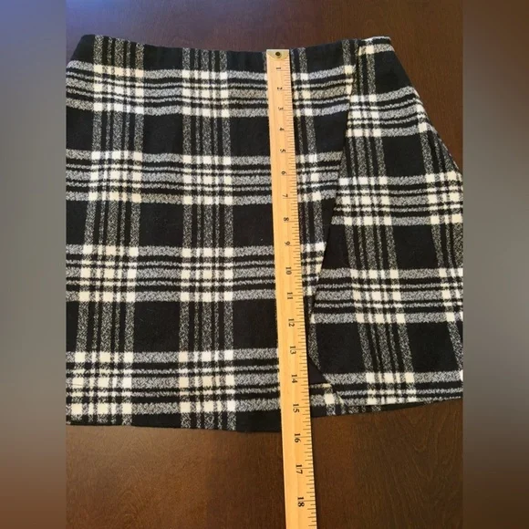 Y2K Abercrombie & Fitch Black Plaid Wool Blend Faux Wrap Mini Skirt Size 4 - Picture 10 of 10